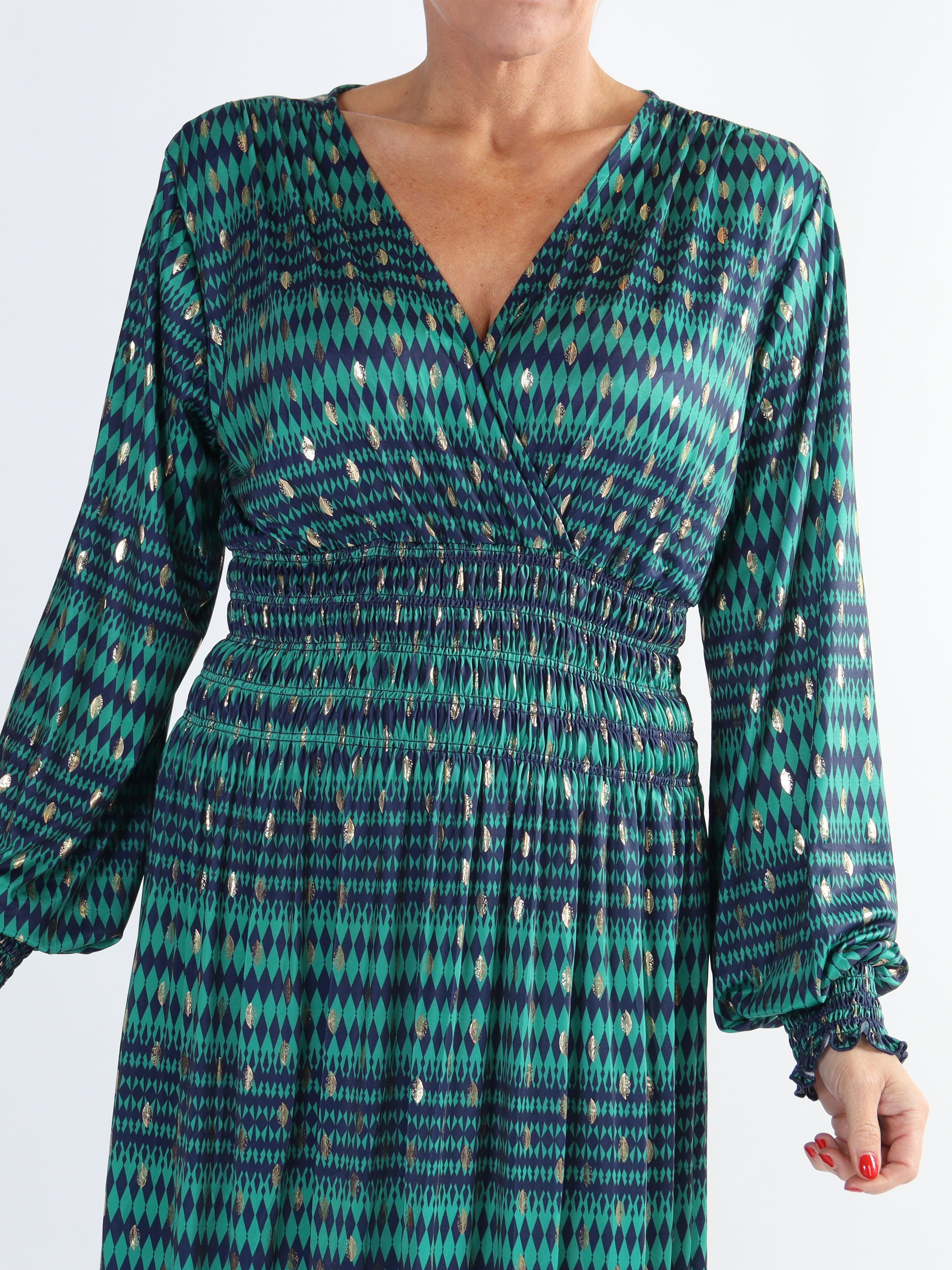 Pams Stripe L/S - Plus size mønstret kjole med gulddetaljer